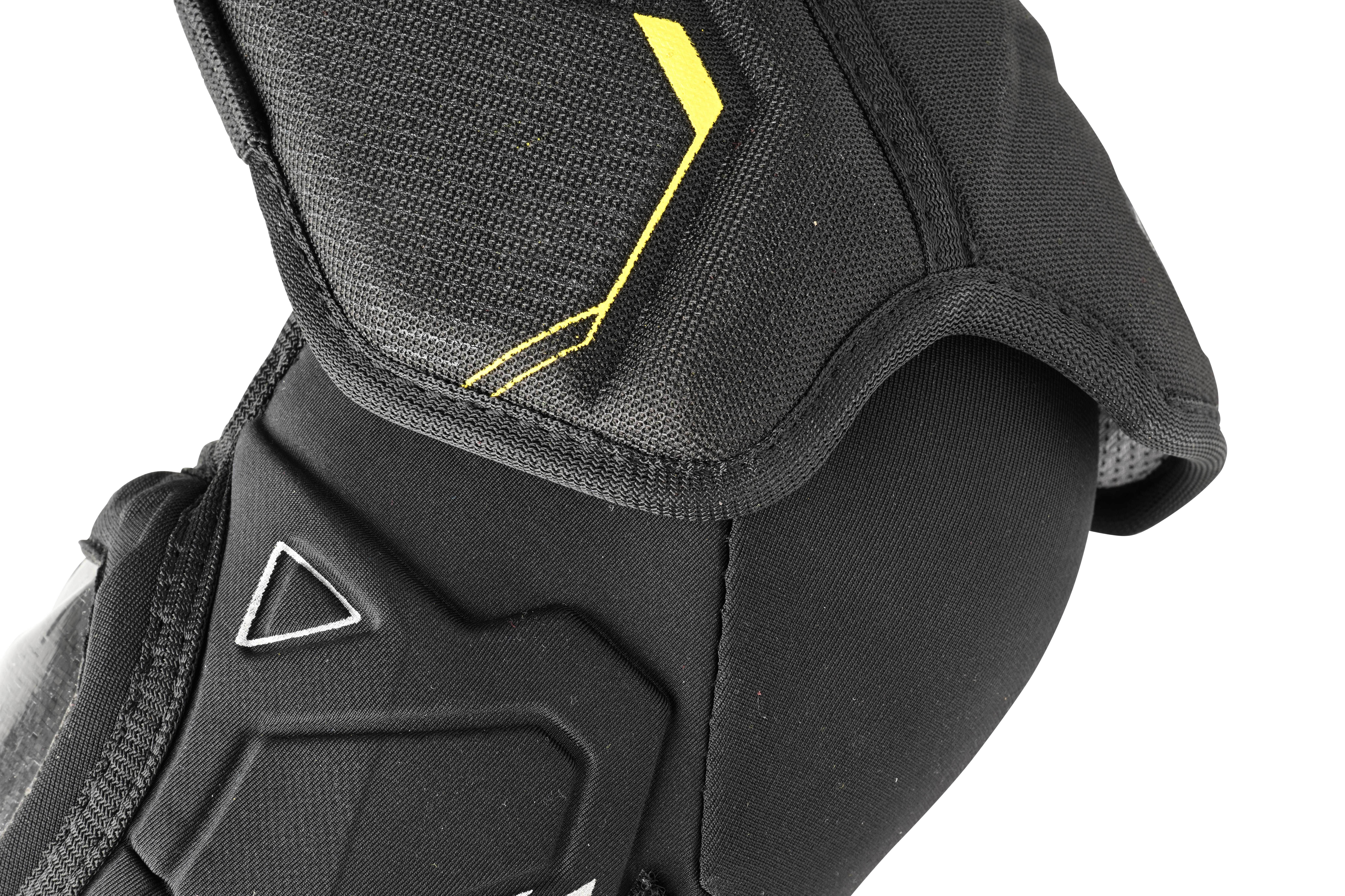 1061874_BTH23_PROTECTIVE-ELBOW_SUPREME_M5PRO_SR_elbow-cap-detail